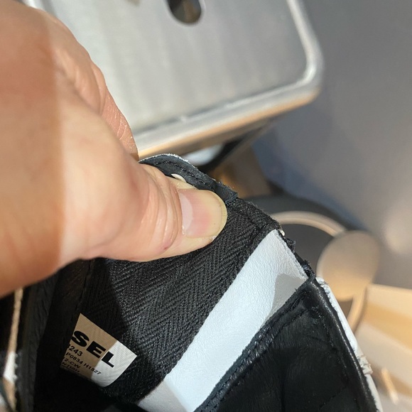 Never used diesel high cut shoes! Only tried at home. - Picture 5 of 7